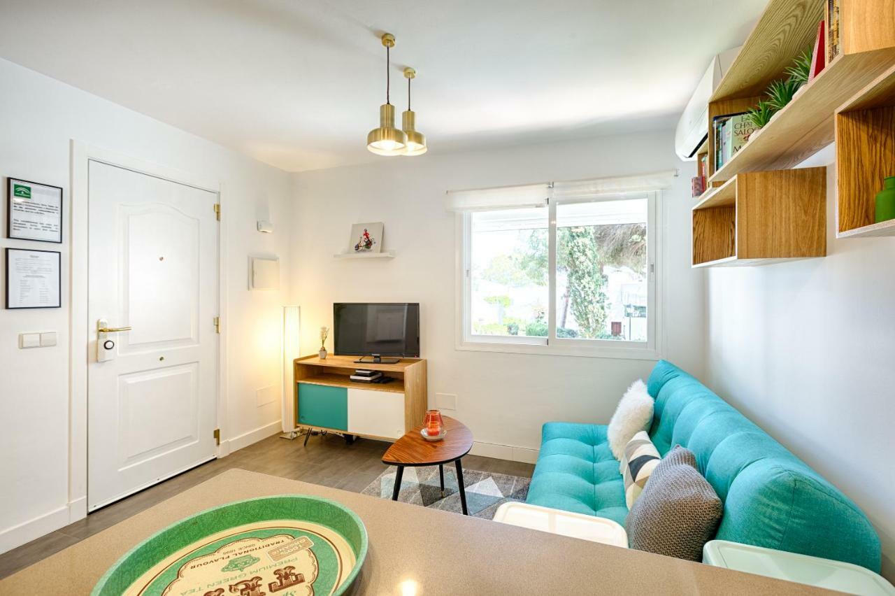 Beachside Cosy Apartment With Pool Estepona Bagian luar foto
