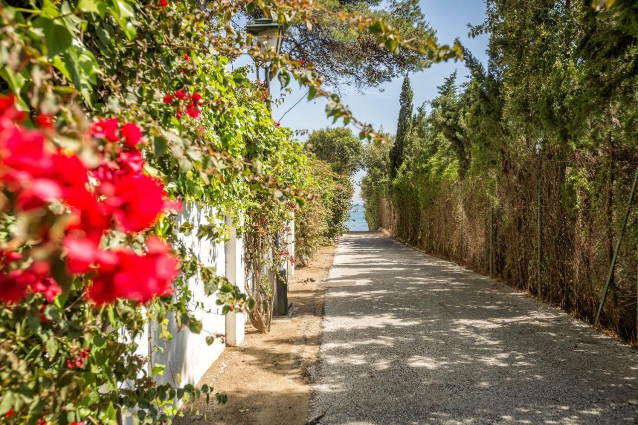 Beachside Cosy Apartment With Pool Estepona Bagian luar foto