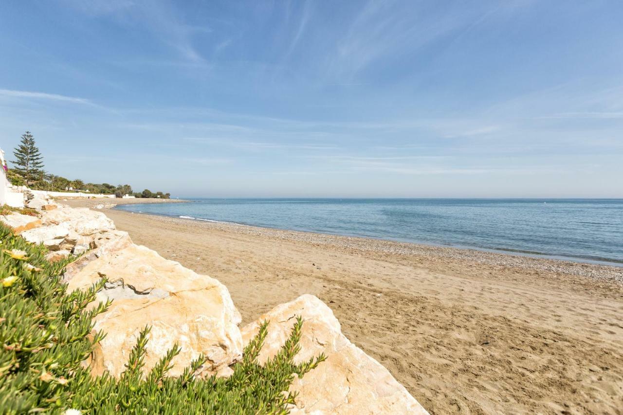 Beachside Cosy Apartment With Pool Estepona Bagian luar foto